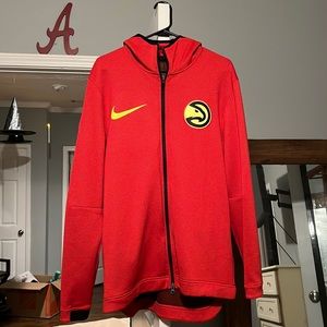 Nike dri fit hawks official warm up sz large